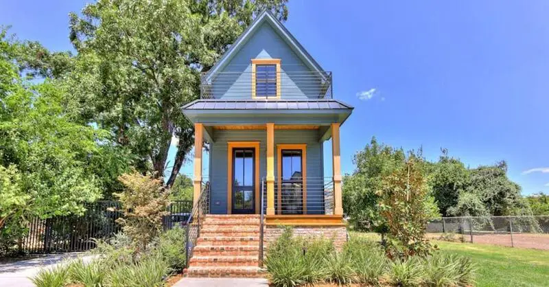 A well-known home from “Fixer Upper,” one of the Gaines couple’s most popular HGTV shows, has landed on the real estate market for $950,000.